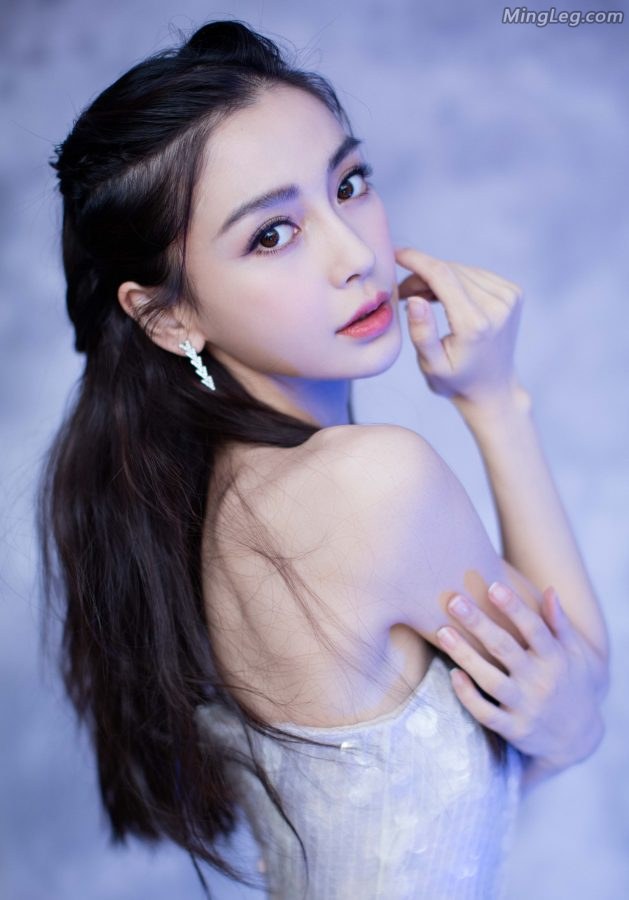Angelababy杨颖仙女天使的凉鞋美脚丫(12/15)