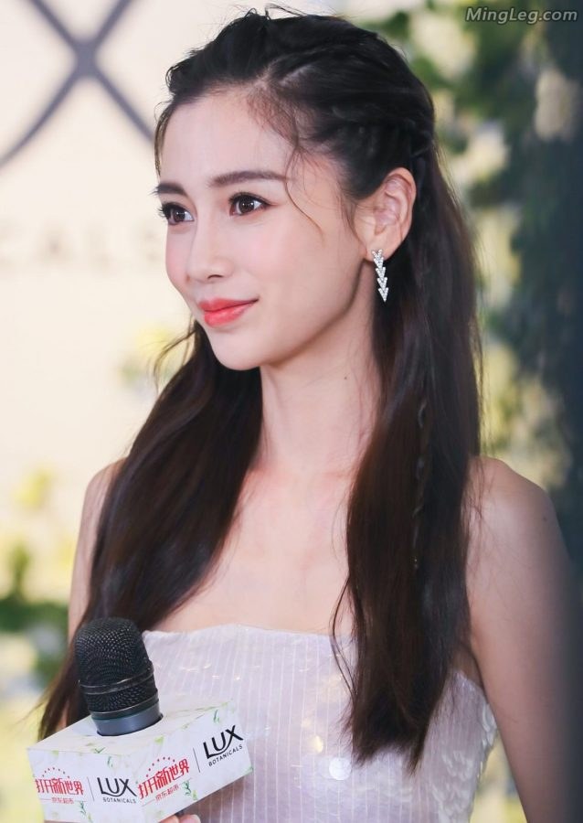 Angelababy杨颖仙女天使的凉鞋美脚丫(4/15)
