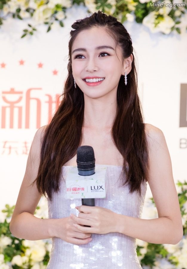 Angelababy杨颖仙女天使的凉鞋美脚丫(6/15)