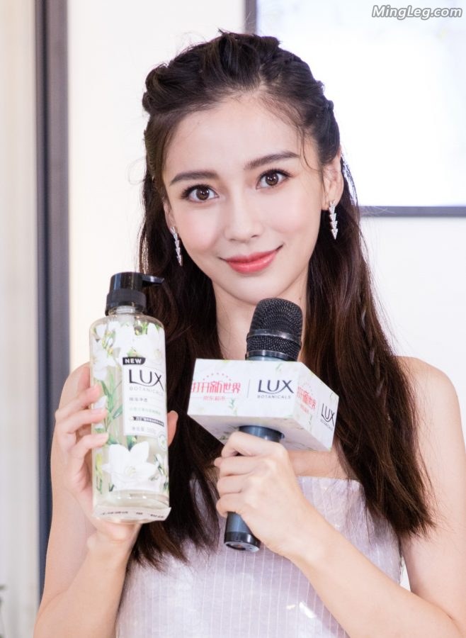 Angelababy杨颖仙女天使的凉鞋美脚丫(7/15)
