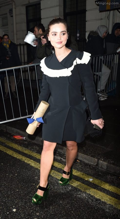 Jenna Coleman open toe high heels black nail polish(6/8)