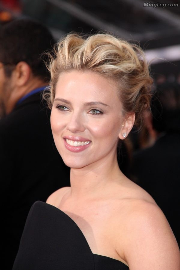 黑寡妇Scarlett Johansson性感细高跟走红毯(4/22)