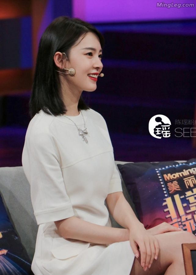陈瑶录制《非常静距离》美腿脚丫惹人迷(5/7)
