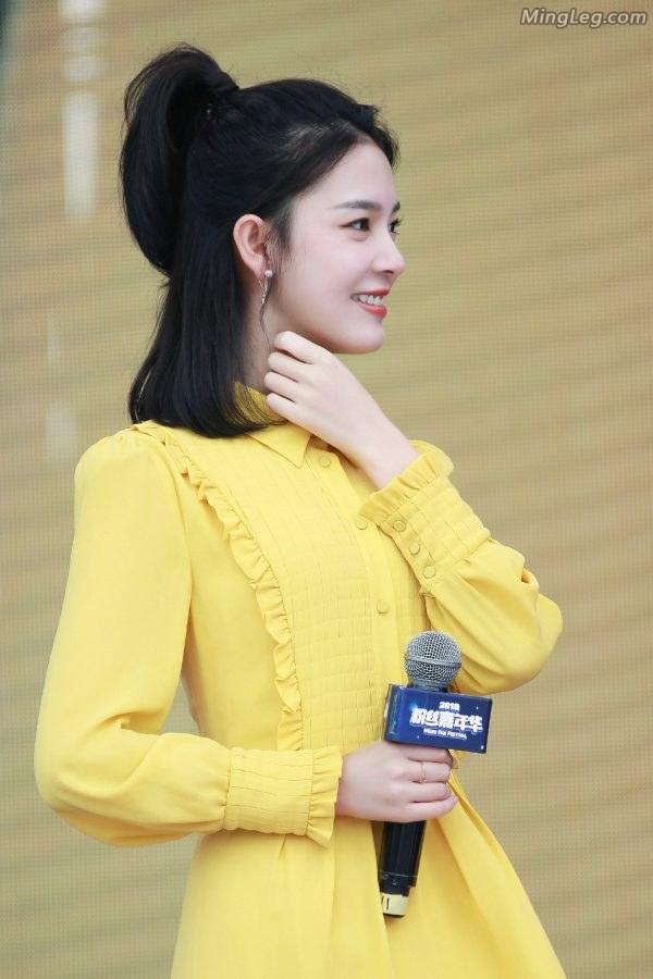 Chen Yao attended the fan carnival with white and tender sandals(8/10)