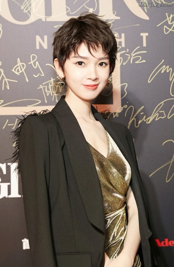 胡冰卿和陈瑶两双美腿还是裙子短了给力一些(5/9)