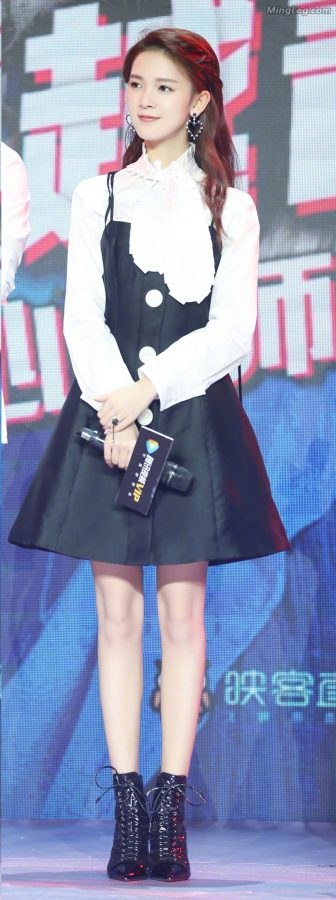 青葱少女陈瑶的玉腿(3/5)