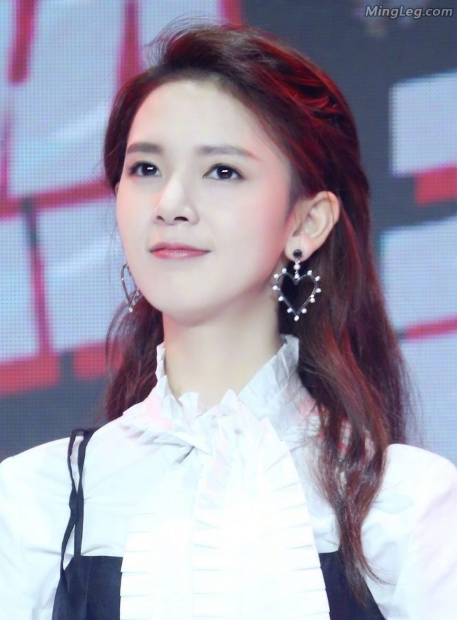 青葱少女陈瑶的玉腿(5/5)