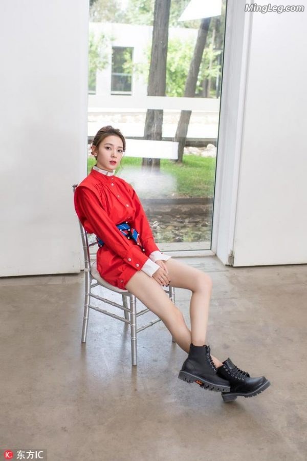 Photo of Chen Yao's beautiful legs in boots(2/7)