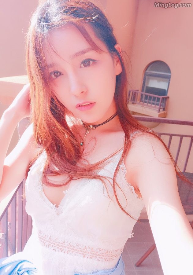 Rita冯雨纯美光脚丫美景美人(1/5)
