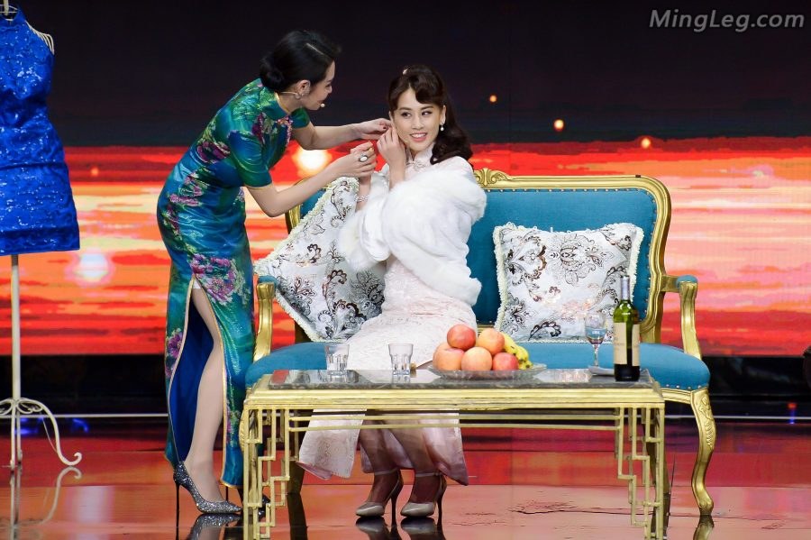 黄圣依、于明加、柴碧云旗袍高跟表演可惜黄圣依没穿丝袜(38/40)