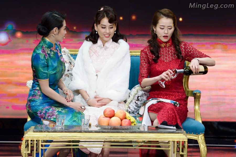 黄圣依、于明加、柴碧云旗袍高跟表演可惜黄圣依没穿丝袜(39/40)