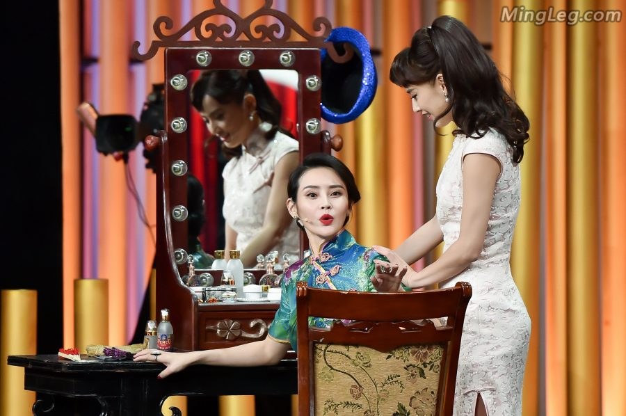 黄圣依、于明加、柴碧云旗袍高跟表演可惜黄圣依没穿丝袜(7/40)