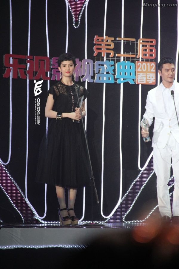 刘亦菲短发时期的高跟美足最后小惊喜发现杨幂(12/21)