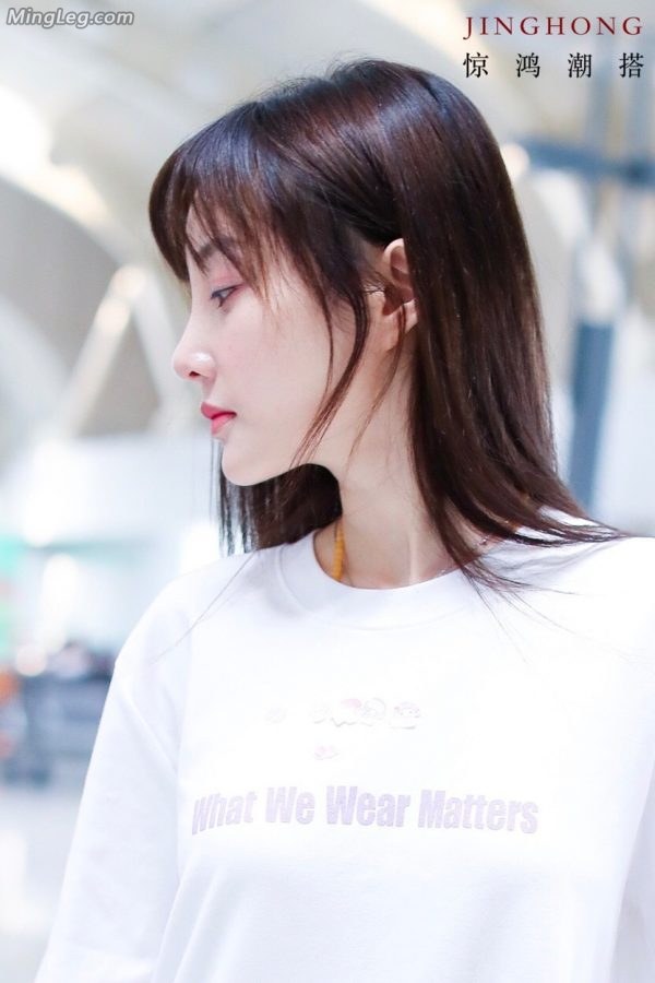 李小璐白腿运动鞋机场街拍(7/7)