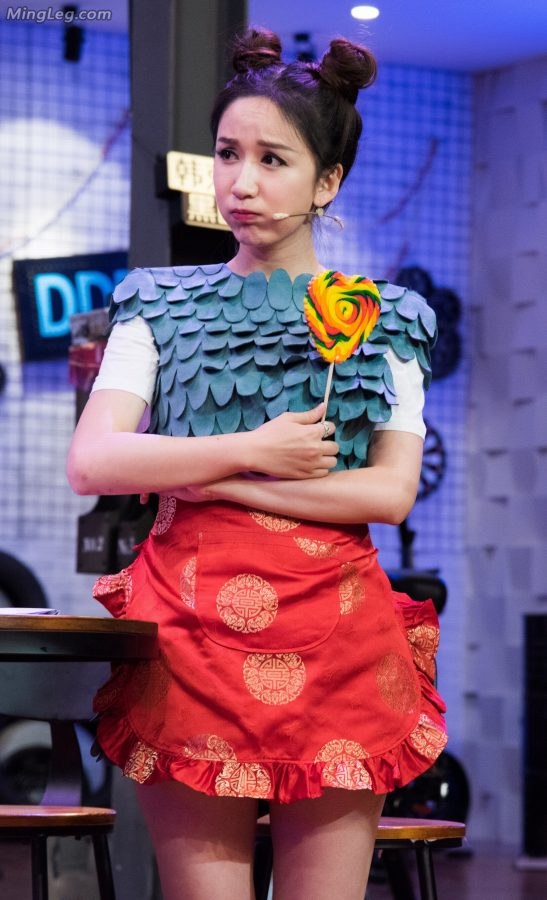 娄艺潇cosplay小龙人露大腿(24/49)