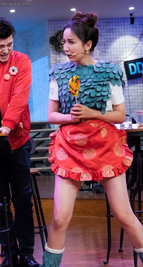 娄艺潇cosplay小龙人露大腿(30/49)