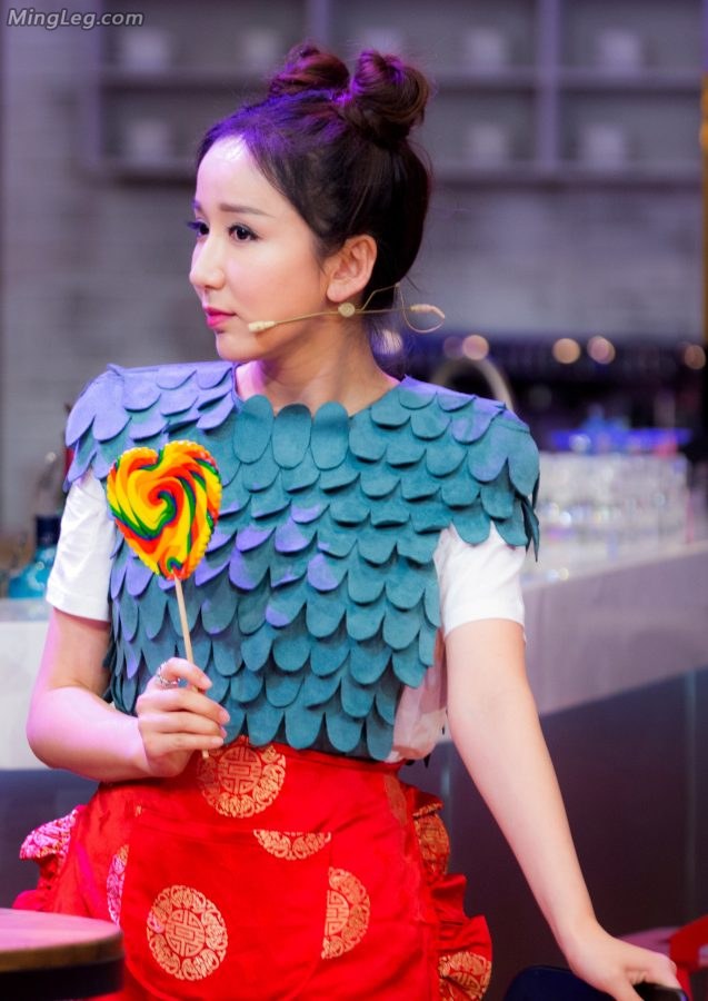娄艺潇cosplay小龙人露大腿(33/49)