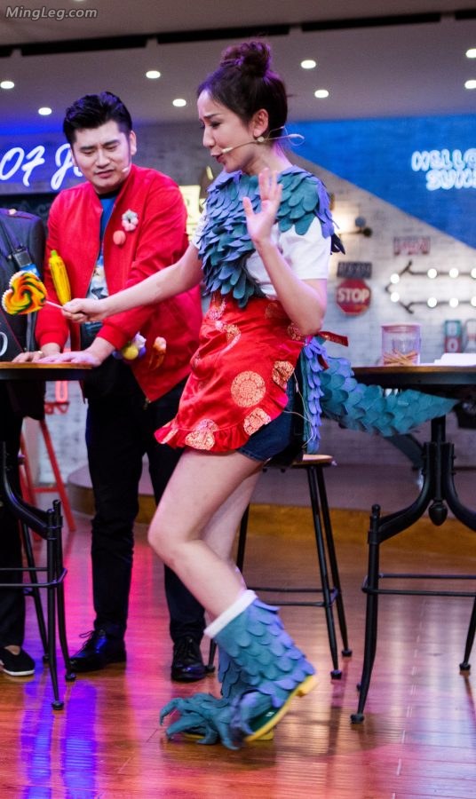 娄艺潇cosplay小龙人露大腿(43/49)