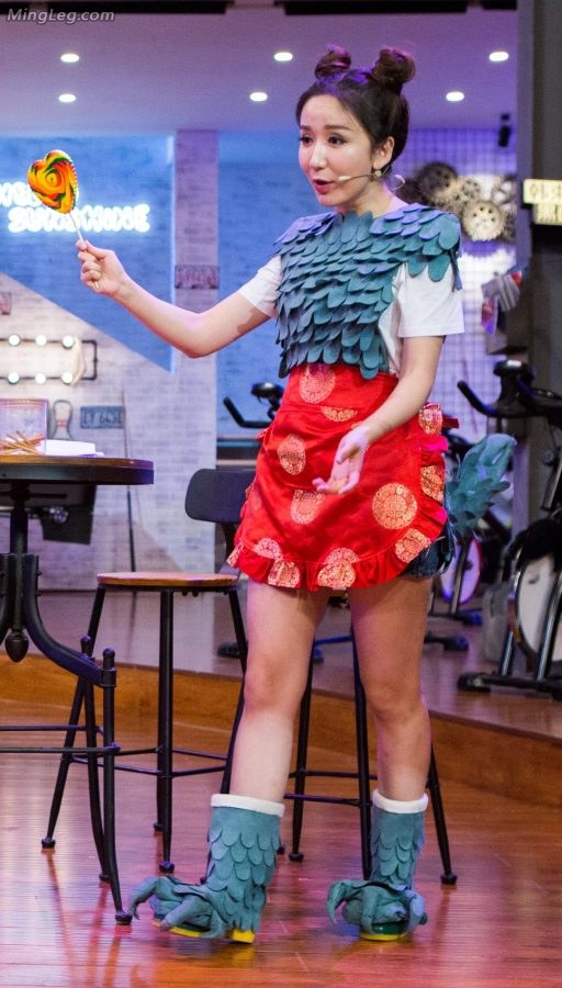 娄艺潇cosplay小龙人露大腿(47/49)