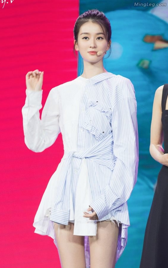 亭亭玉立的美妞乔欣漂亮修长美腿(9/9)