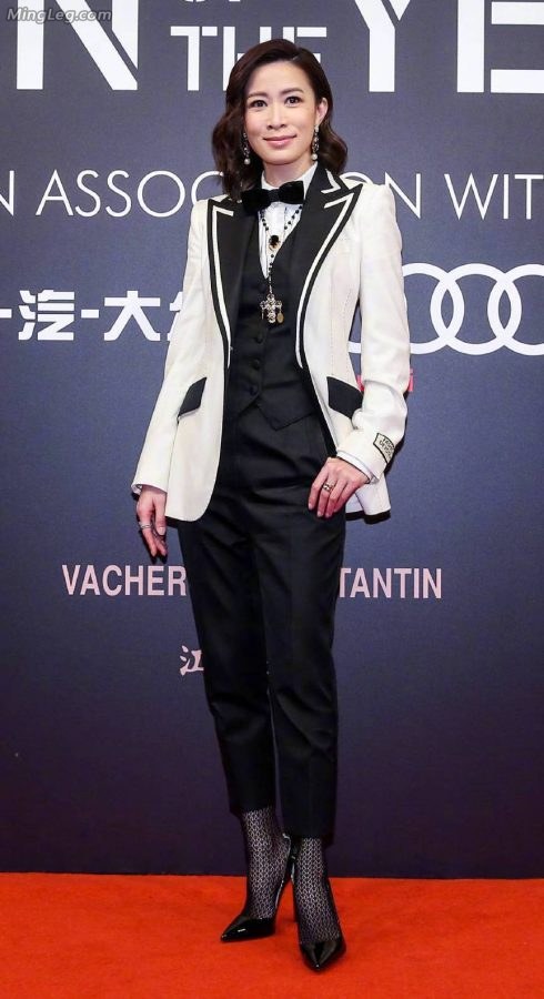 Charmaine Sheh is really good at wearing black pantyhose underneath her pants(1/4)
