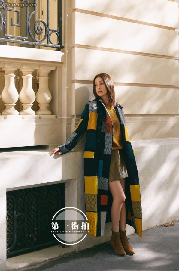 Charmaine Sheh warm street photo in sweater and leather skirt(2/2)
