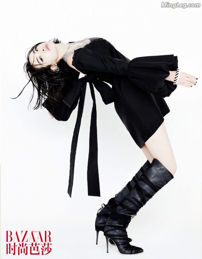 Song Qian took photos for Harper's Bazaar and her black pantyhose lowered her waist easily(2/7)