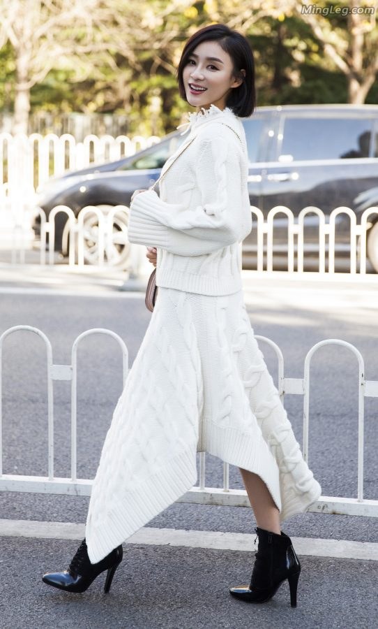 Yuan Shanshan short boots and high heels street shooting(4/4)
