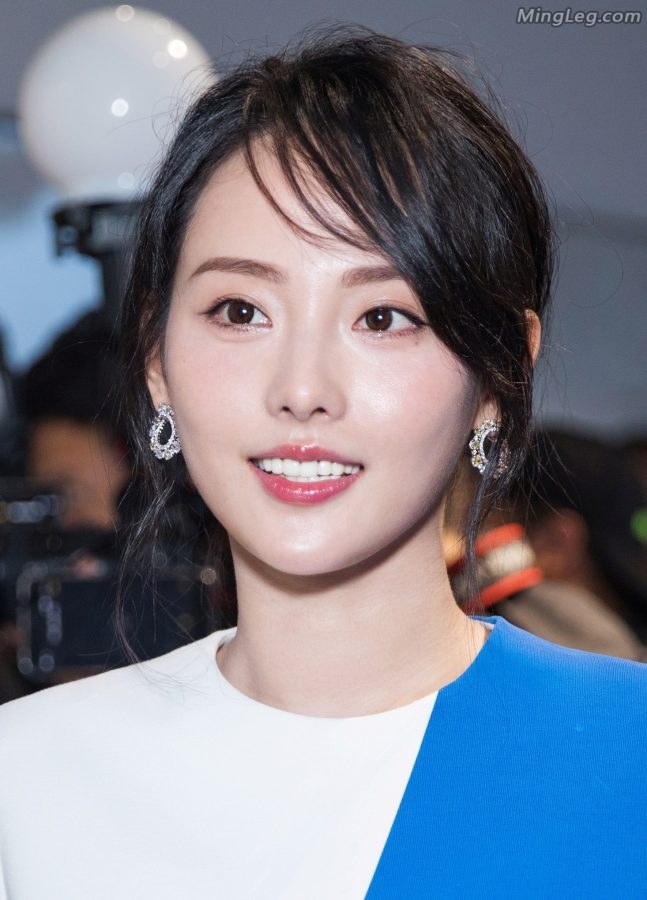 Sichuan beauty star Zhang Jiani's straight legs(7/9)