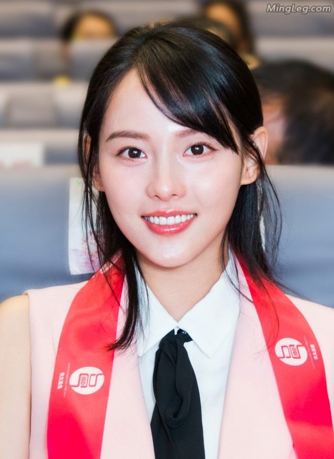 玉女张嘉倪粉色系装扮美腿(4/8)