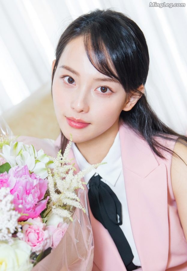 玉女张嘉倪粉色系装扮美腿(6/8)