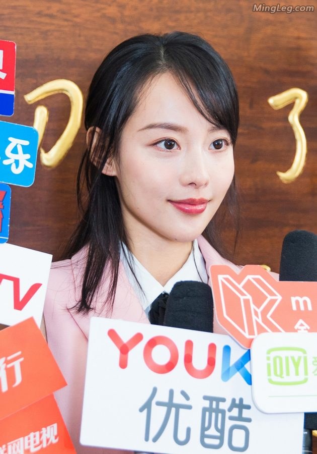 玉女张嘉倪粉色系装扮美腿(8/8)