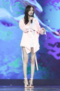 大美幂杨幂的长腿美足就是这个味儿