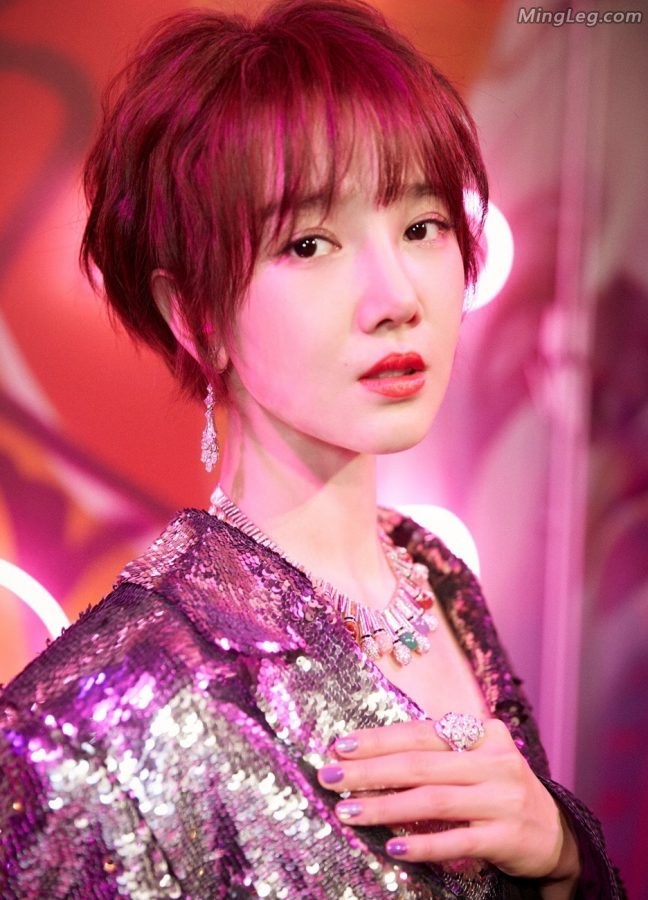陈小纭和众明星参加活动美腿高跟吸睛(3/8)