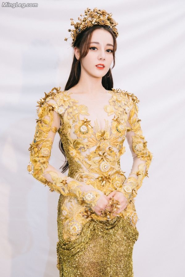 金鹰女神迪丽热巴请收下我的膝盖(3/14)