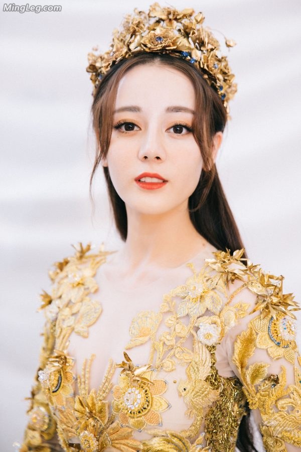金鹰女神迪丽热巴请收下我的膝盖(4/14)