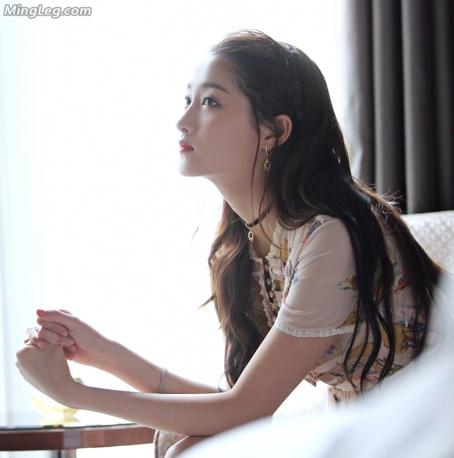 苏菲品牌代言人关晓彤长腿穿高跟好看(7/9)