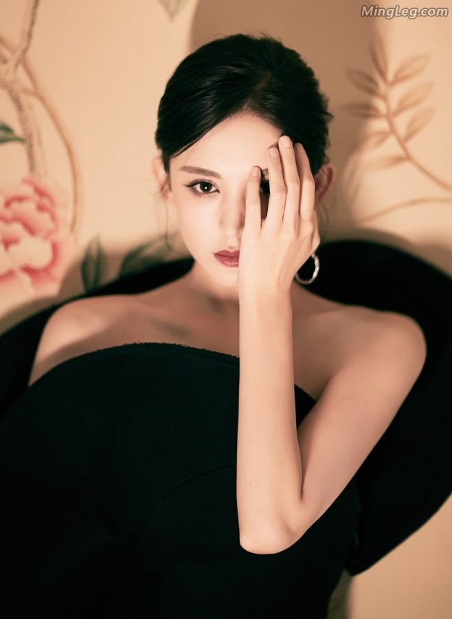 古力娜扎模特身材修长笔直大美腿(9/14)