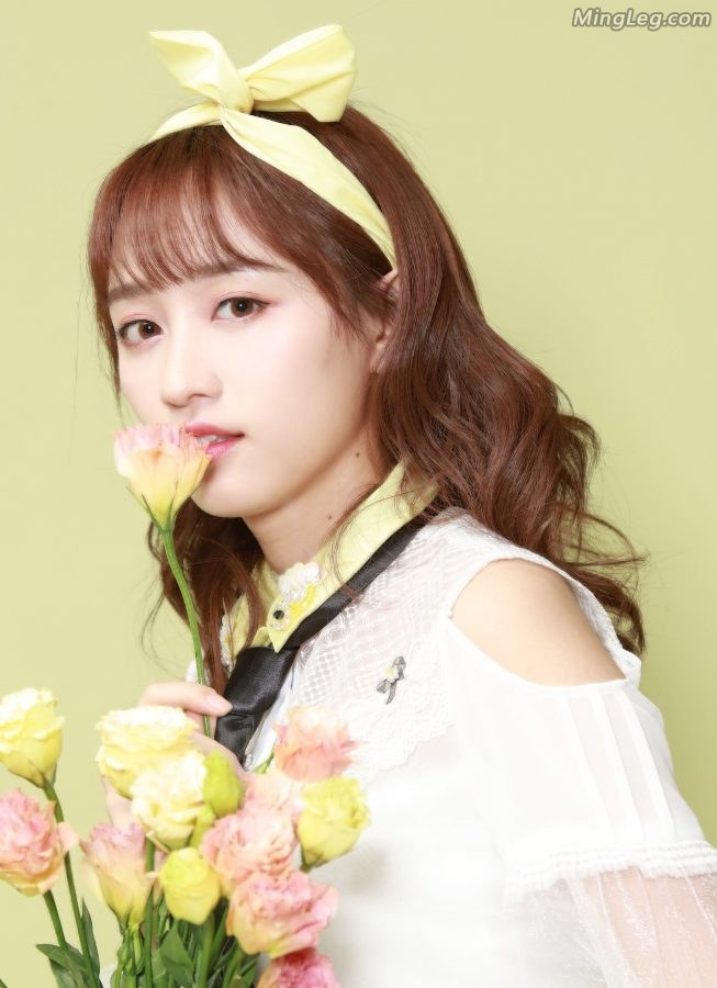 SNH48成员黄婷婷可爱少女系短裙玉腿写真(6/7)
