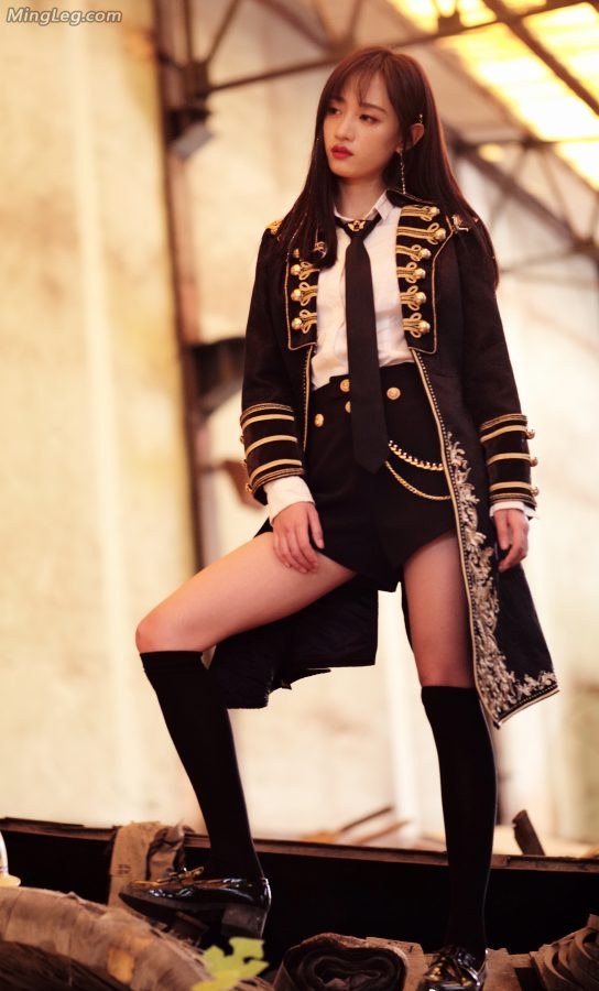 SNH48黄婷婷美丽大腿穿短筒袜(3/7)