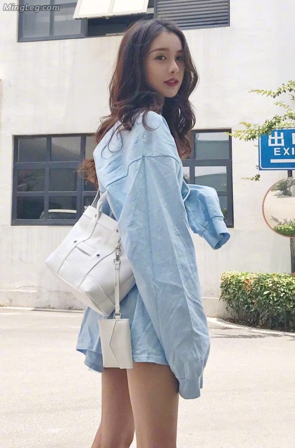 漂亮妹子黄一琳超细的双腿有喜欢的吗(6/9)