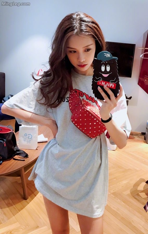 Huang Yilin's long legs in sneakers are so straight and thin(3/4)