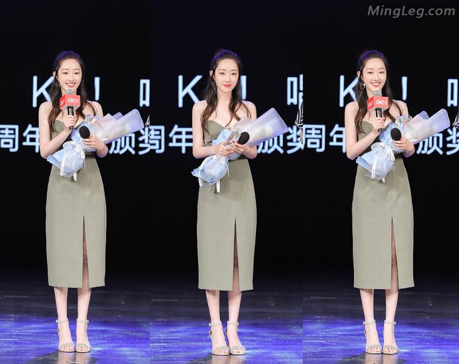 明星蒋梦婕低胸开叉裙靓丽(2/4)