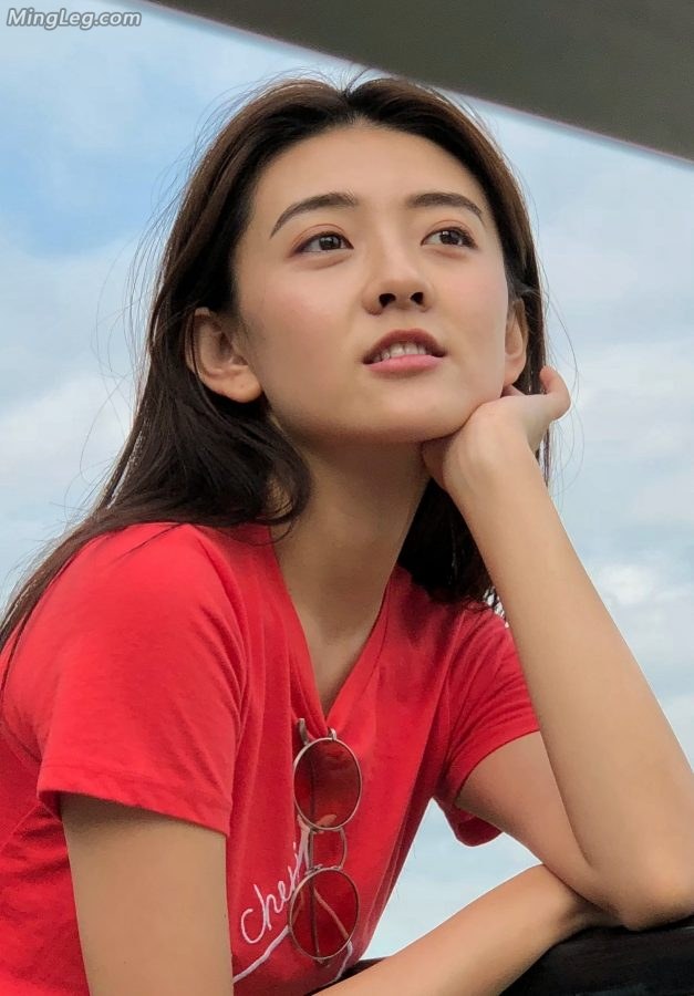 邻家小姐姐梁洁牛仔裙美腿(3/3)