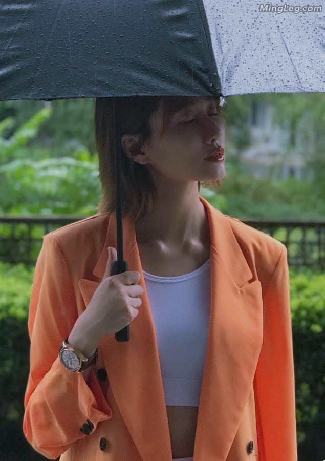 李斯羽玉足上穿了透明的高跟鞋(5/5)