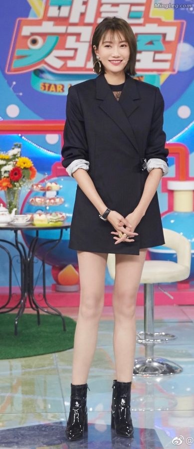 《明星实验室》李斯羽西服短裙腿长1米9(5/9)
