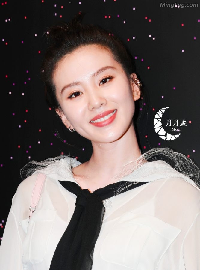 刘诗诗参加时尚活动秀美腿笑容美腻(6/12)