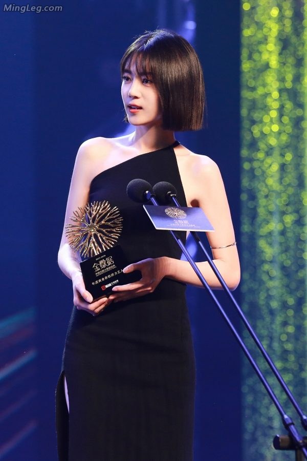 李溪芮玉肩美背开叉裙长腿(13/18)