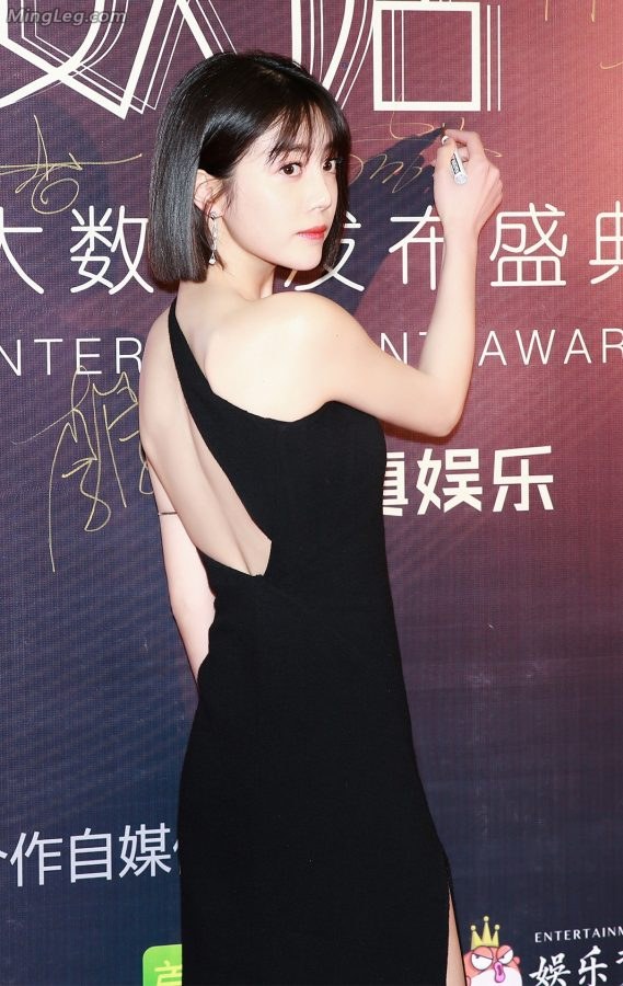 李溪芮玉肩美背开叉裙长腿(16/18)