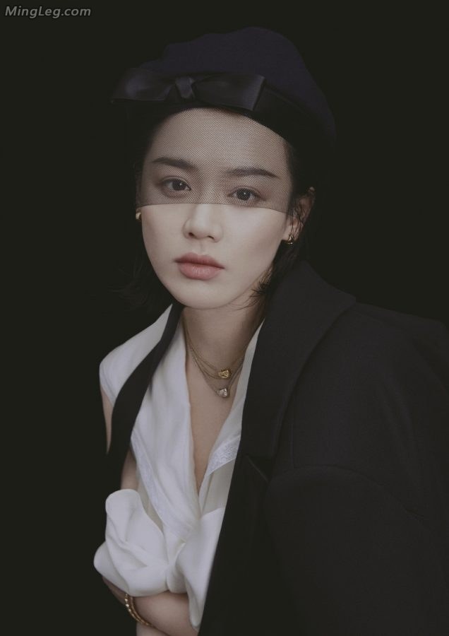 马思纯冷艳风格写真露美足(5/7)